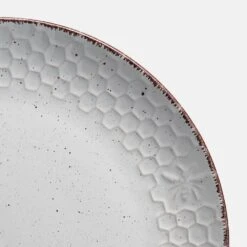 Bumble Bee White 16 Piece Dinnerware Set, Service For 4 -Home Tableware 5274285 QuarterPlate silo